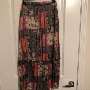 Jaclyn Smith Multicolored Elastic Waist Skirt. Size Medium.